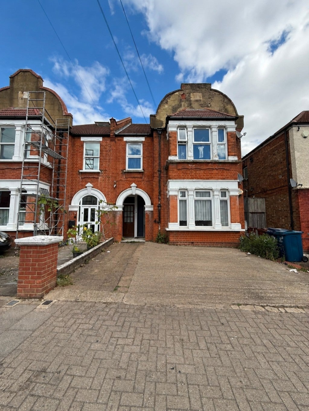 Flat Hindes Road in Greater London
