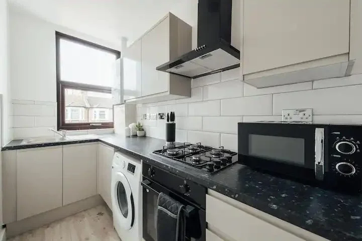 Flat Empress Avenue in Greater London