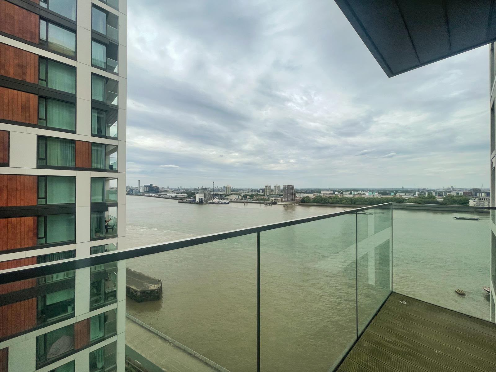 Flat Duke of Wellington Avenue in Greater London