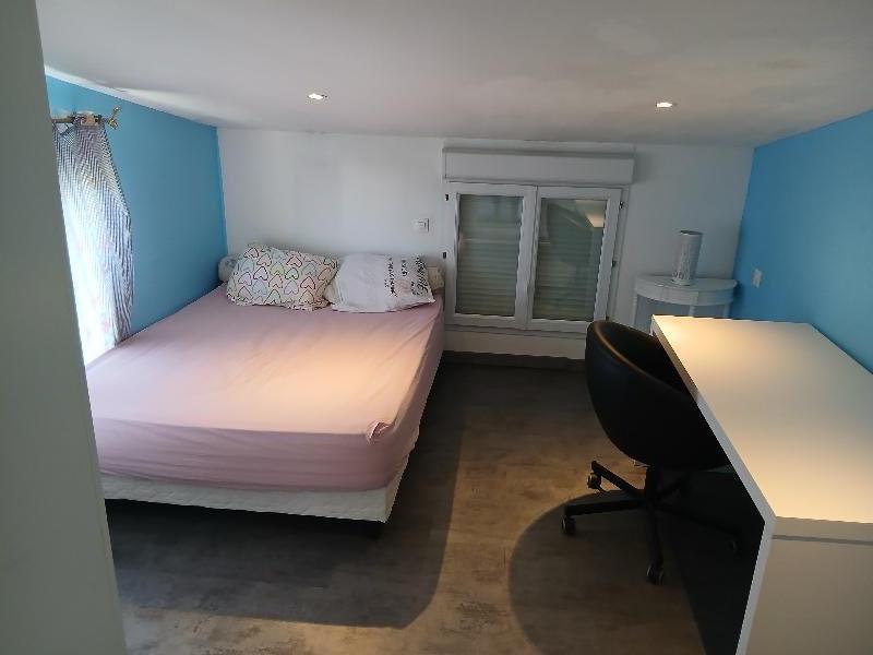 Room Rue des Treilles in Libourne