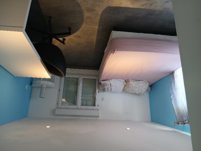 Room Rue des Treilles in Libourne