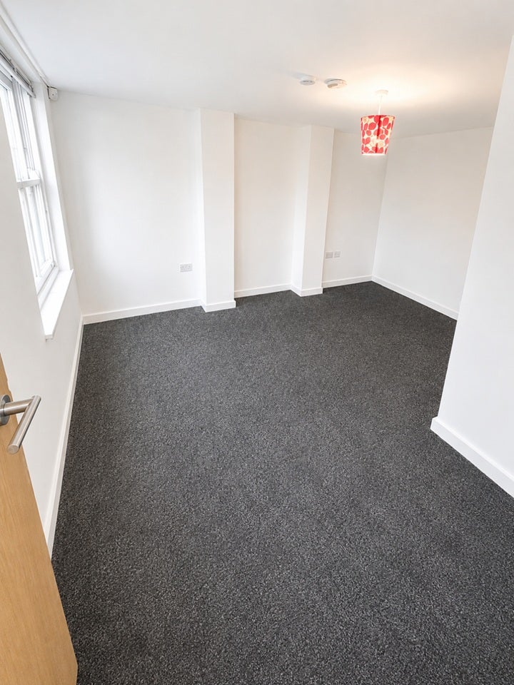 Flat Lower Fold in Stockport