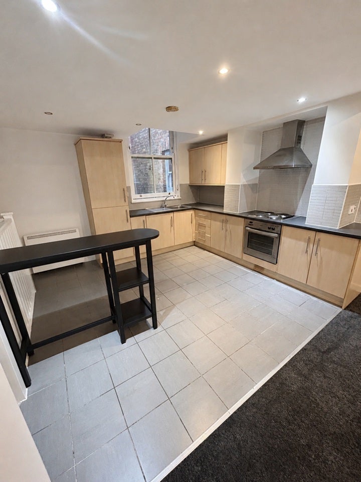 Flat Lower Fold in Stockport