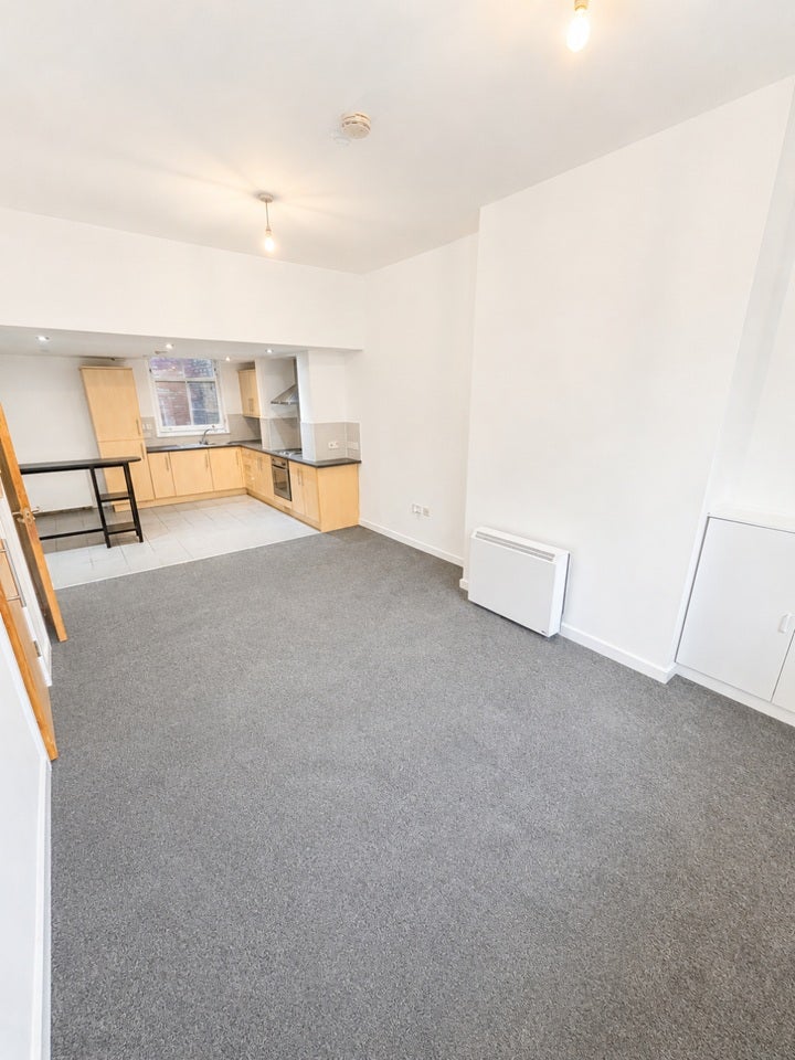 Flat Lower Fold in Stockport