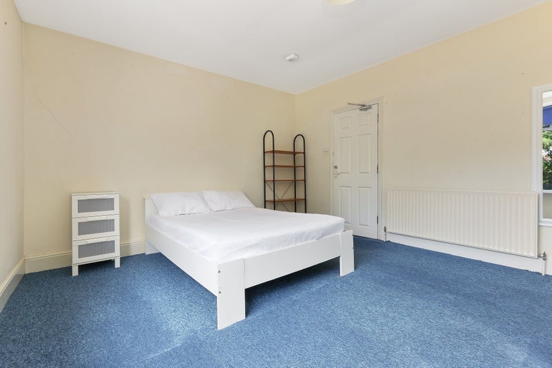 Room Northfield Road in Sheffield