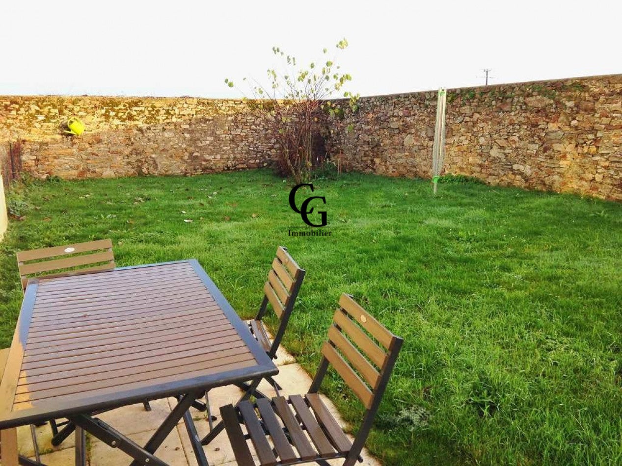 Appartement Place de l'Église à Saint-Fiacre-sur-Maine