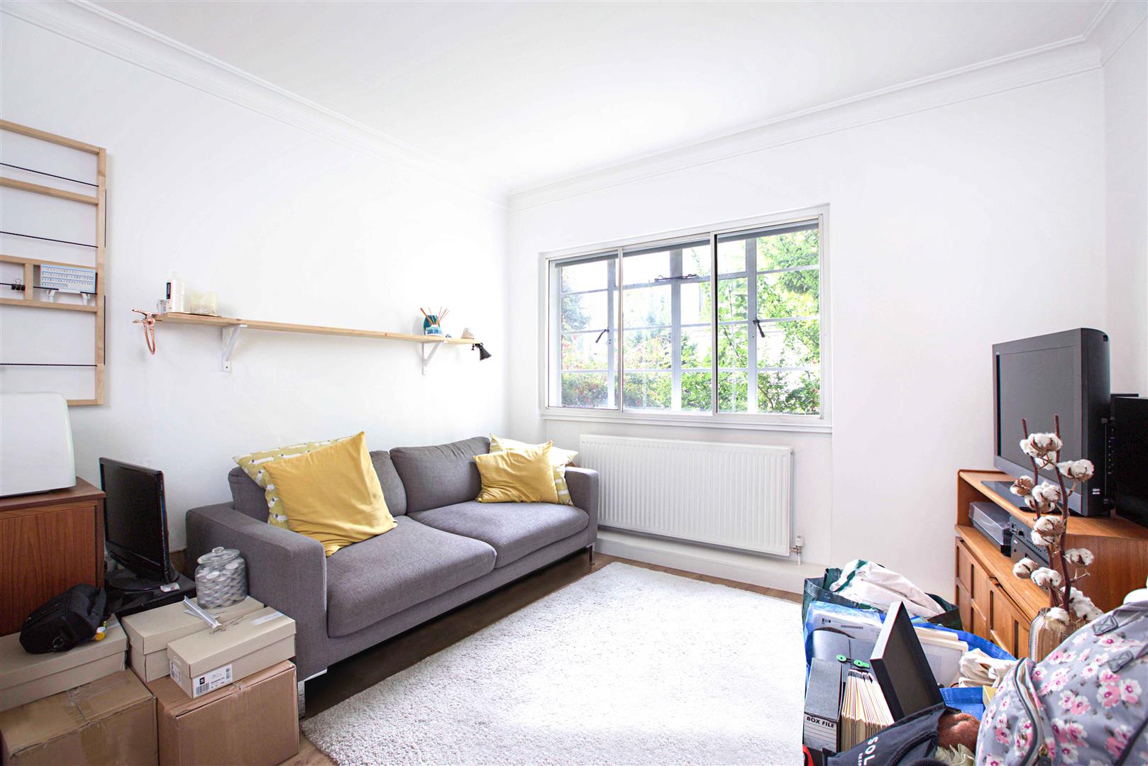 Flat Wyndham Road in Greater London