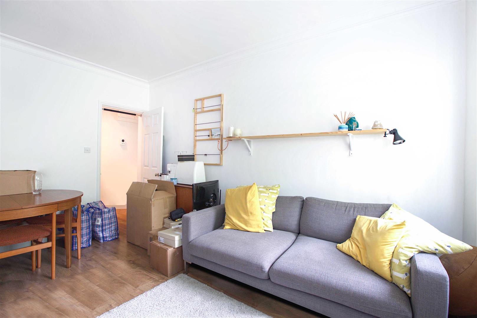 Flat Wyndham Road in Greater London