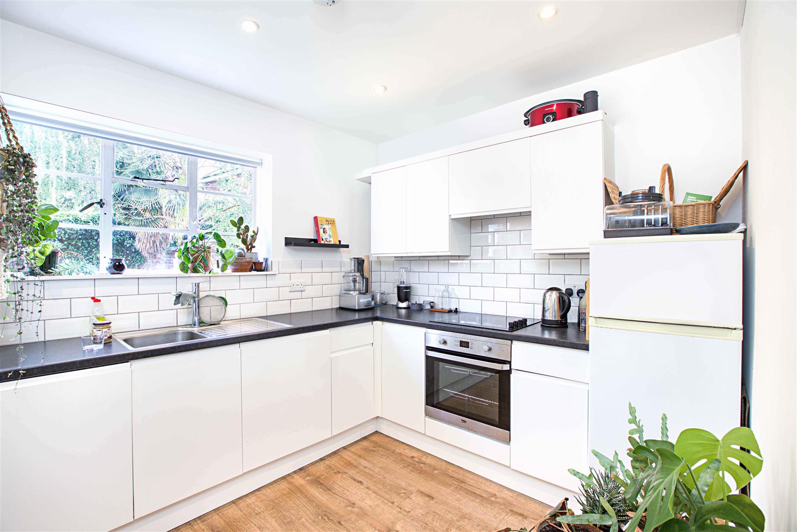 Flat Wyndham Road in Greater London