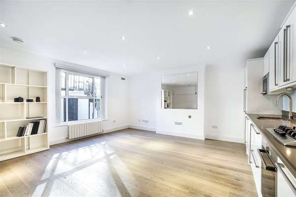 Flat Eardley Crescent in Greater London