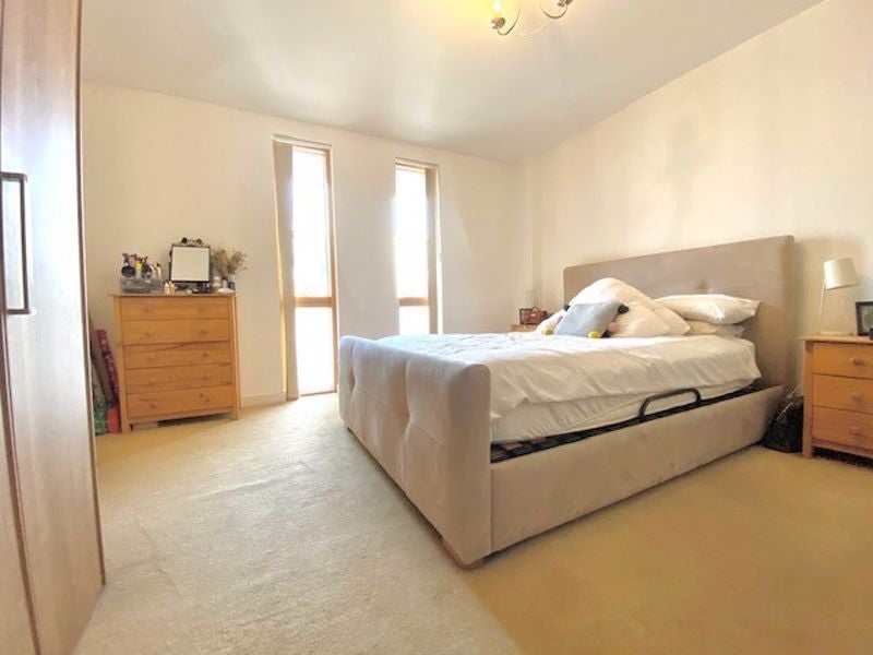 Flat Iliffe Yard in Greater London