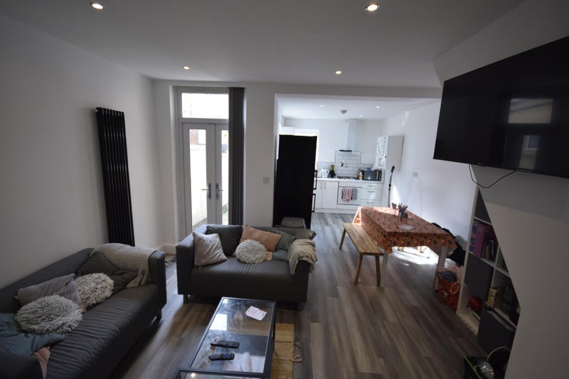 Room Thornes Road in Liverpool