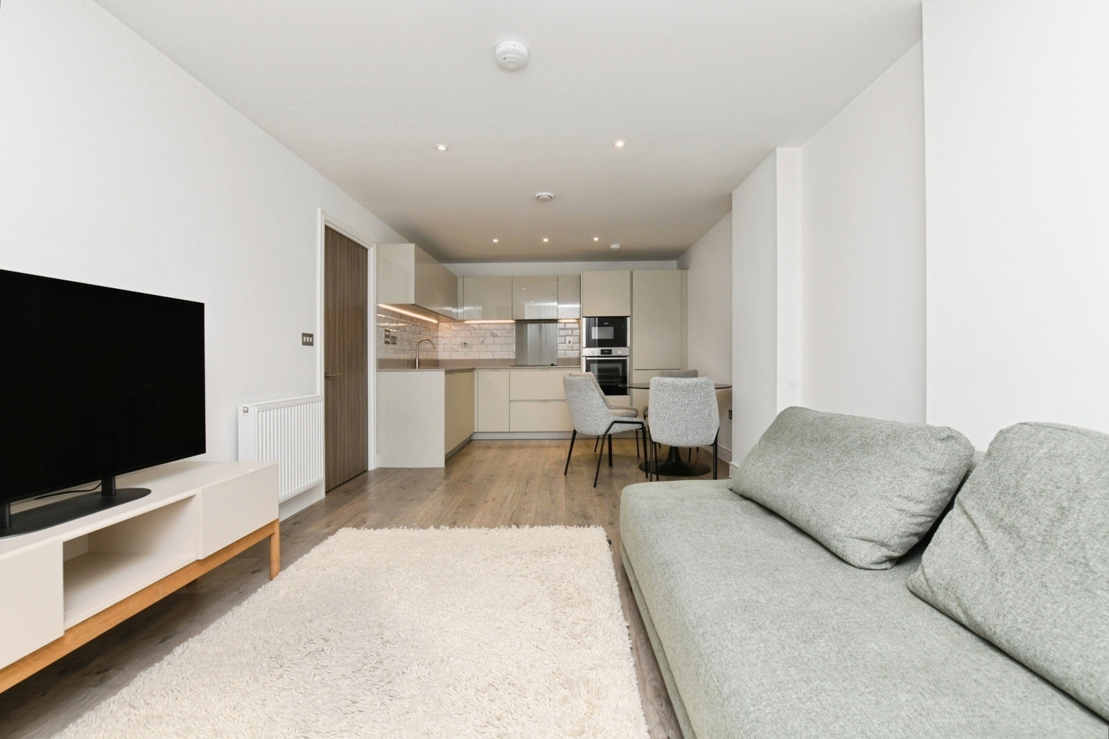 Flat Rollason Way in Brentwood
