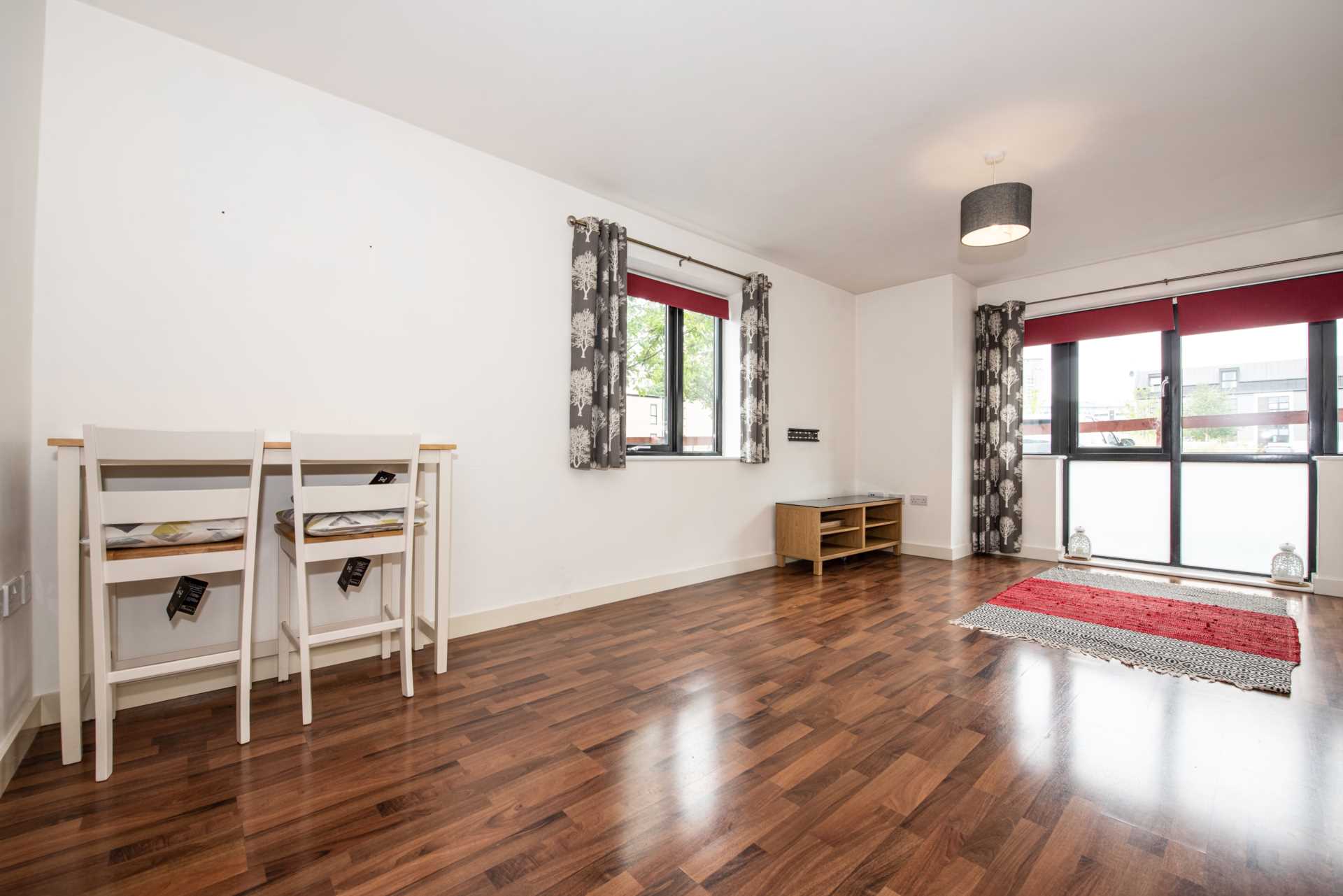Flat Greenwood Terrace in Salford