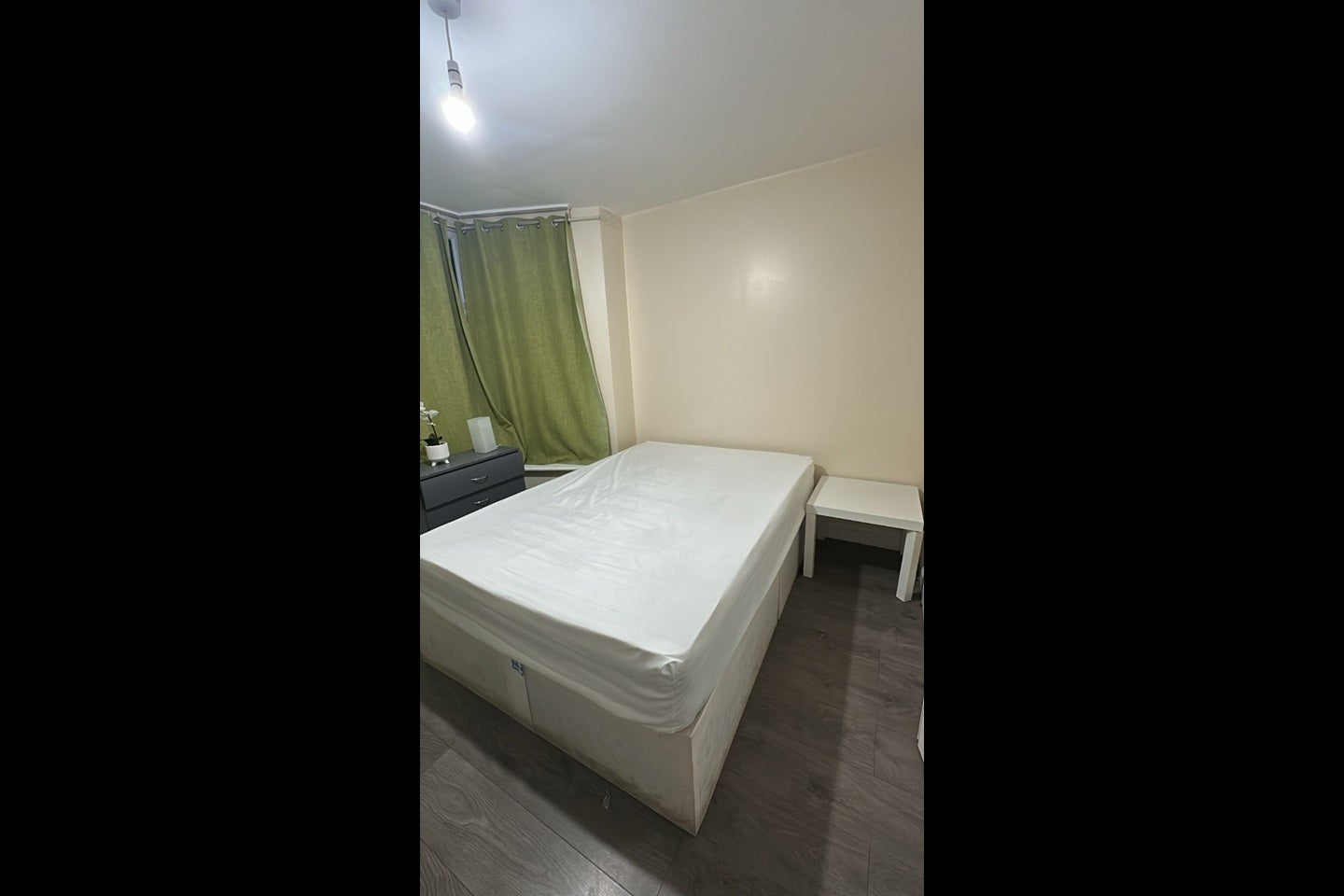 Room Whitby Gardens in Greater London