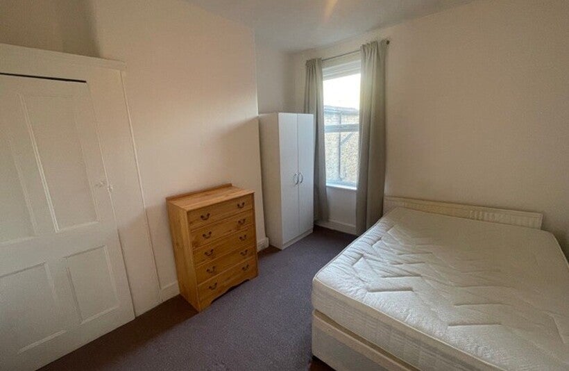 Flat Langham Road in Greater London