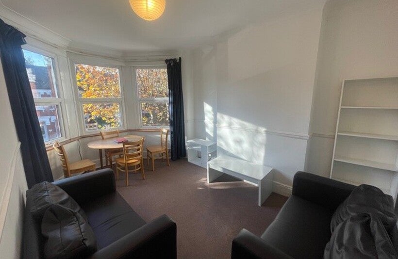 Flat Langham Road in Greater London