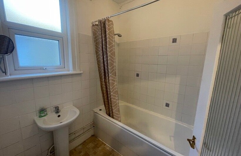 Flat Langham Road in Greater London