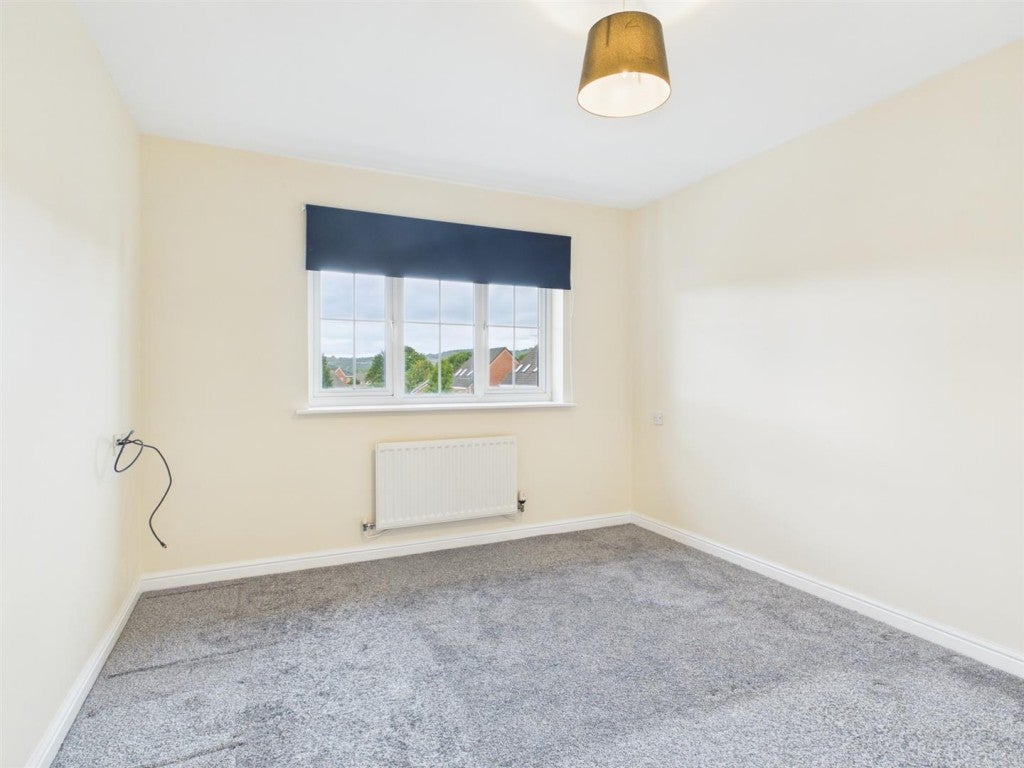 Flat WARSTONES DR in Wolverhampton