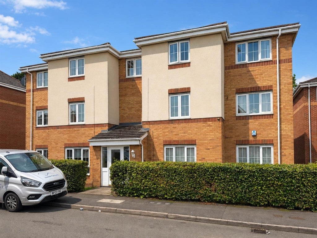 Flat WARSTONES DR in Wolverhampton