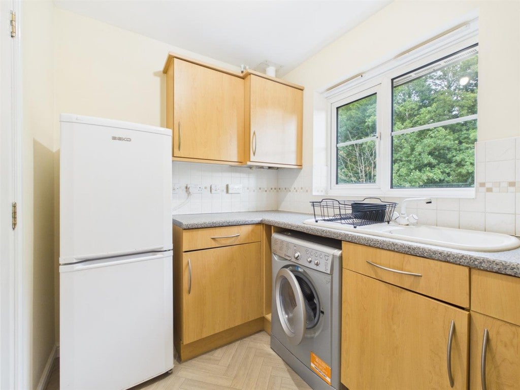 Flat WARSTONES DR in Wolverhampton