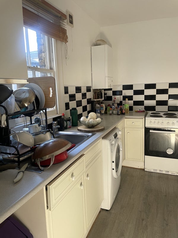 Room Knight's Hill in Greater London