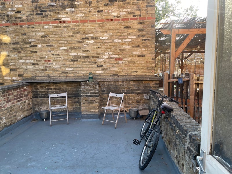 Room Knight's Hill in Greater London