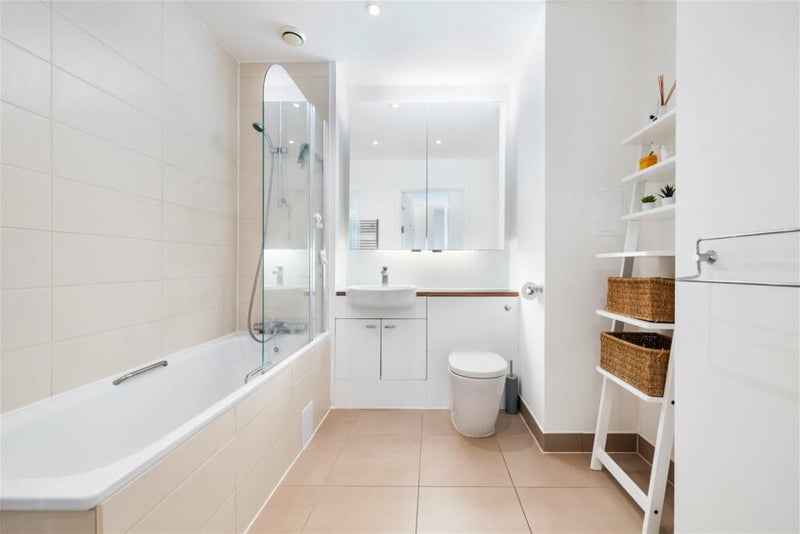 Room Ben Jonson Road in Greater London