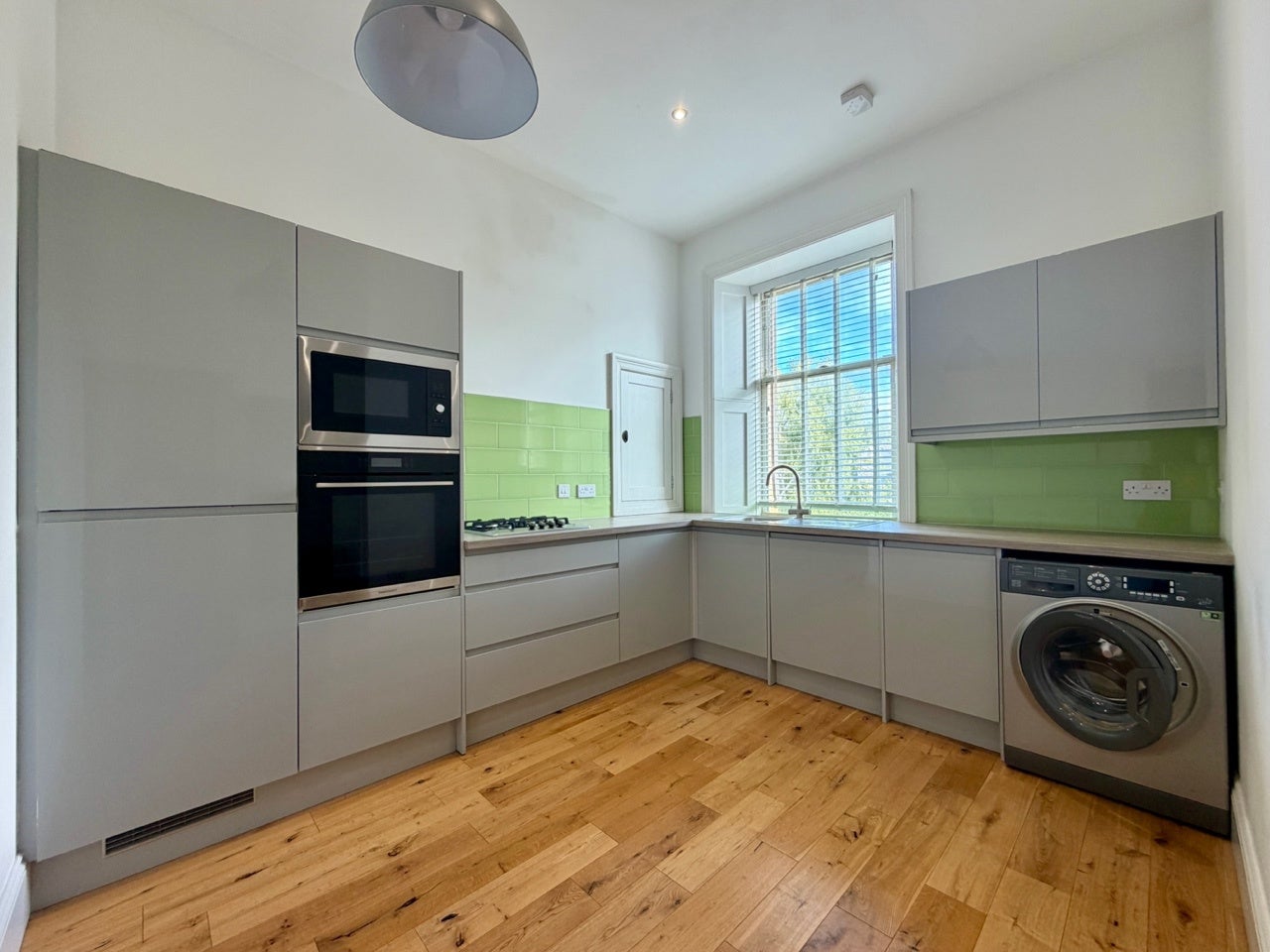 Flat Cresswell Terrace in Glasgow