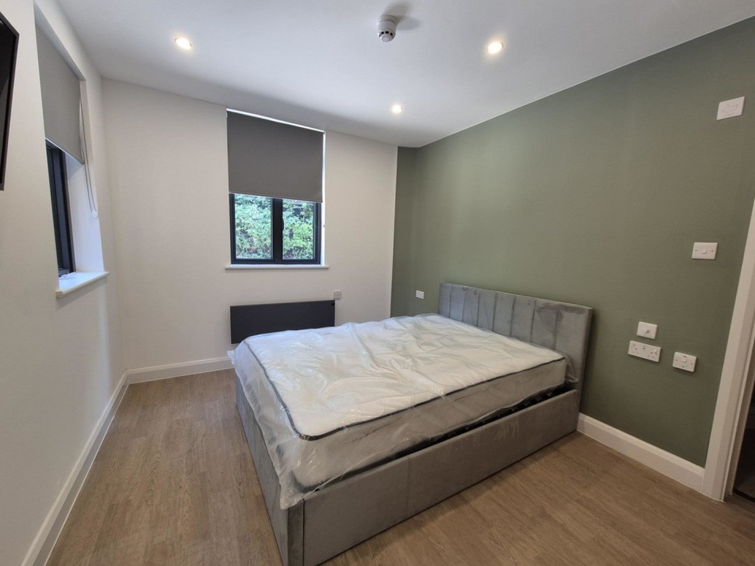 Room Grove Avenue in Yeovil