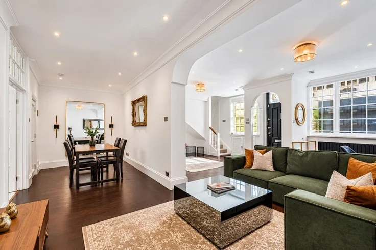 House Elvaston Mews in Greater London