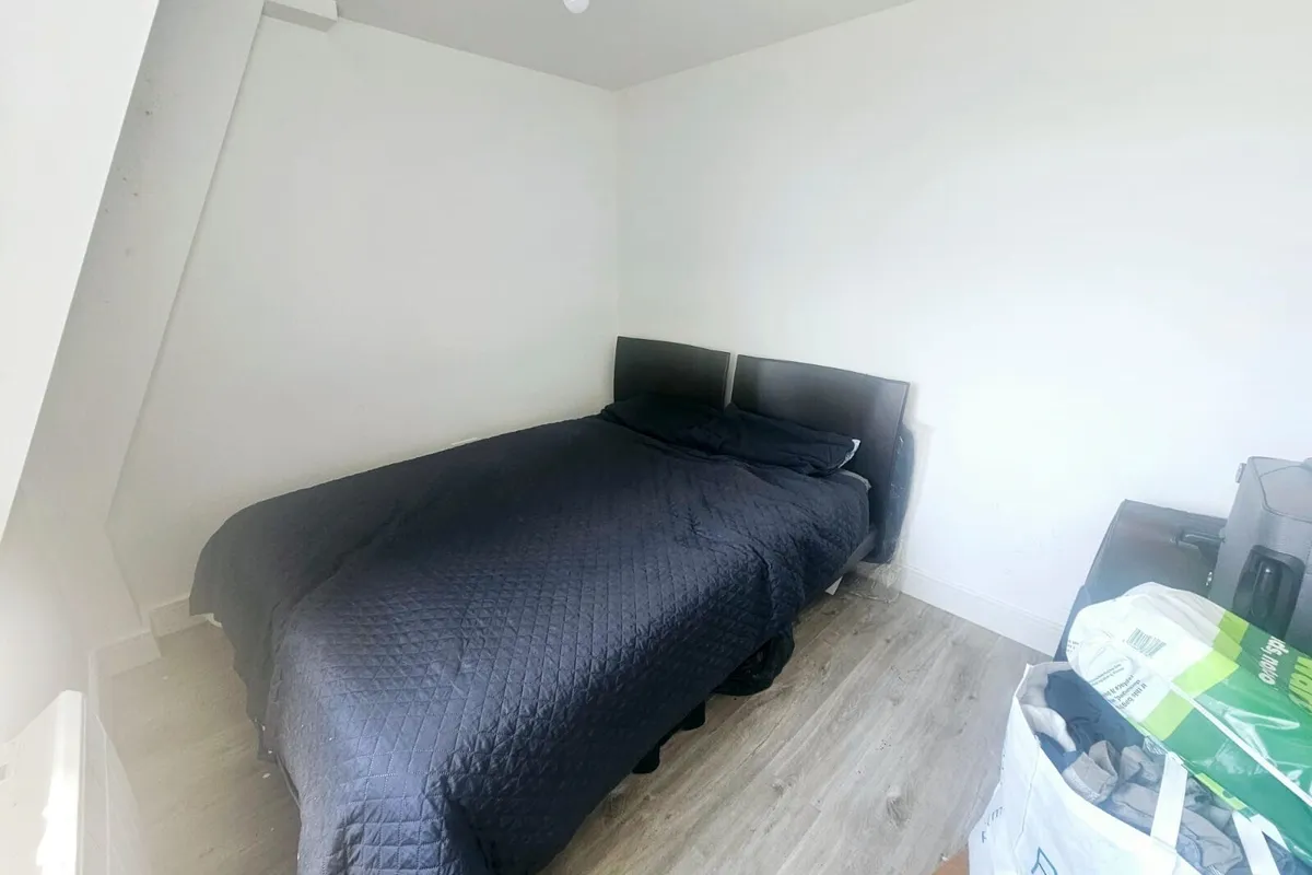 Flat College Place in Southampton