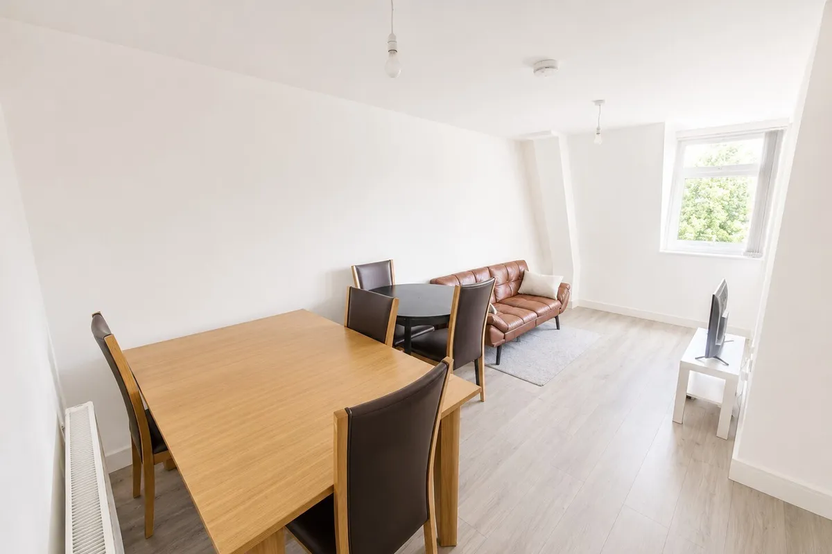 Flat College Place in Southampton