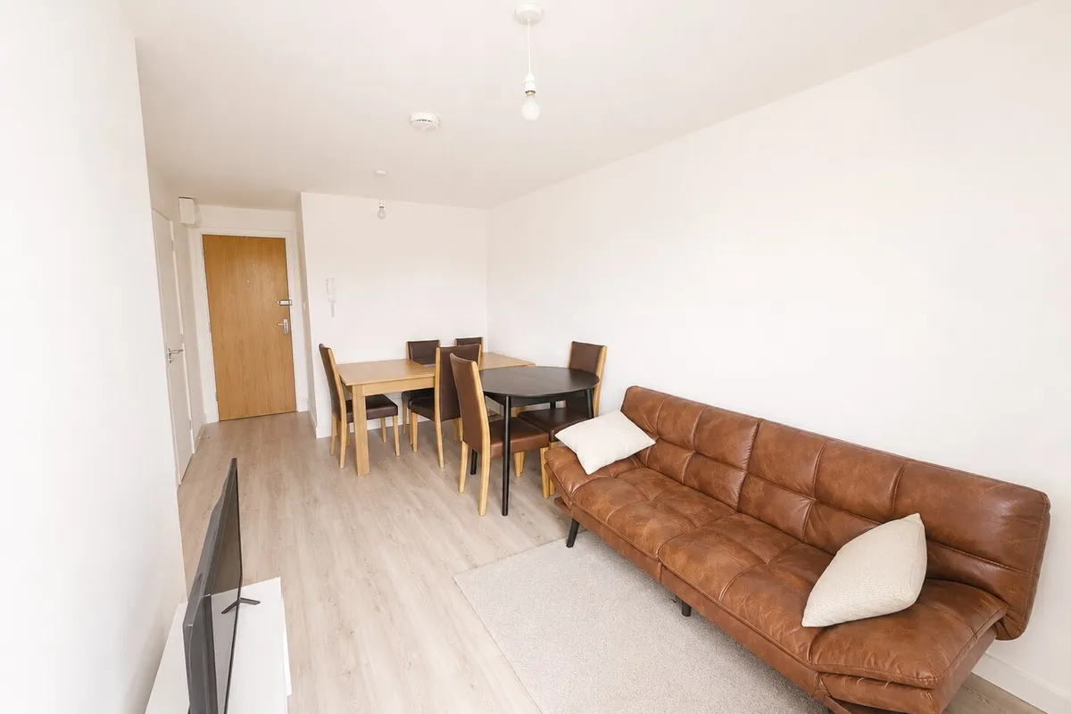Flat College Place in Southampton