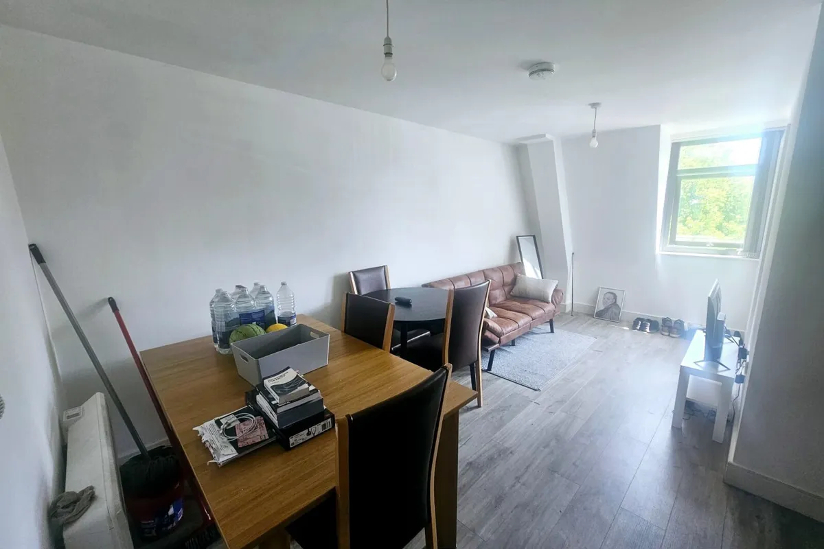 Flat College Place in Southampton