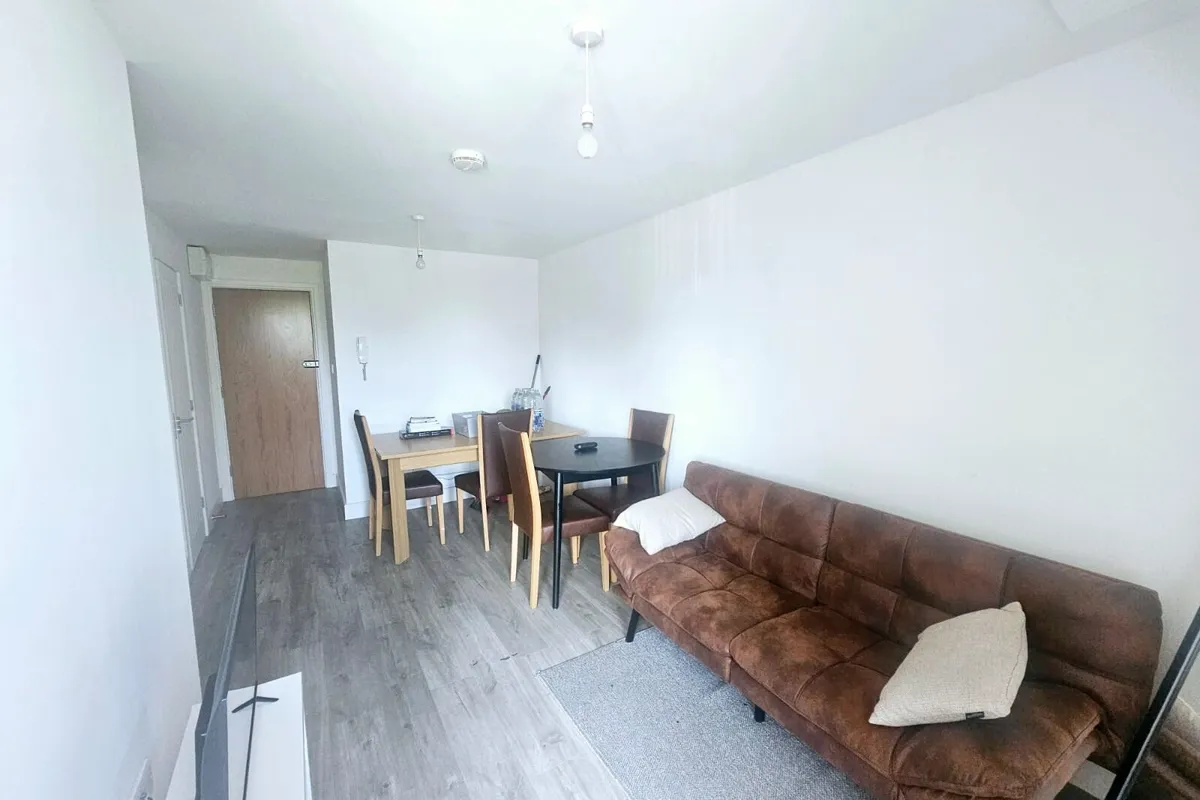 Flat College Place in Southampton