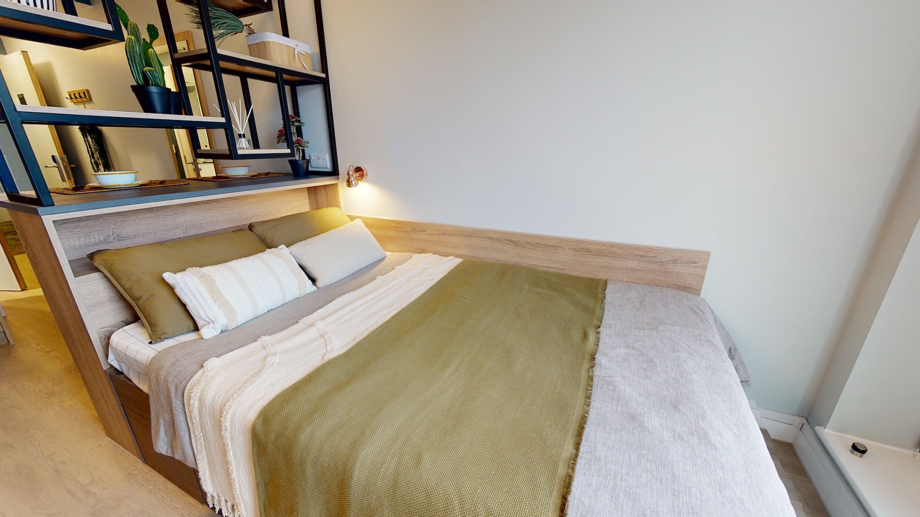 Flat Ewer Street in Greater London
