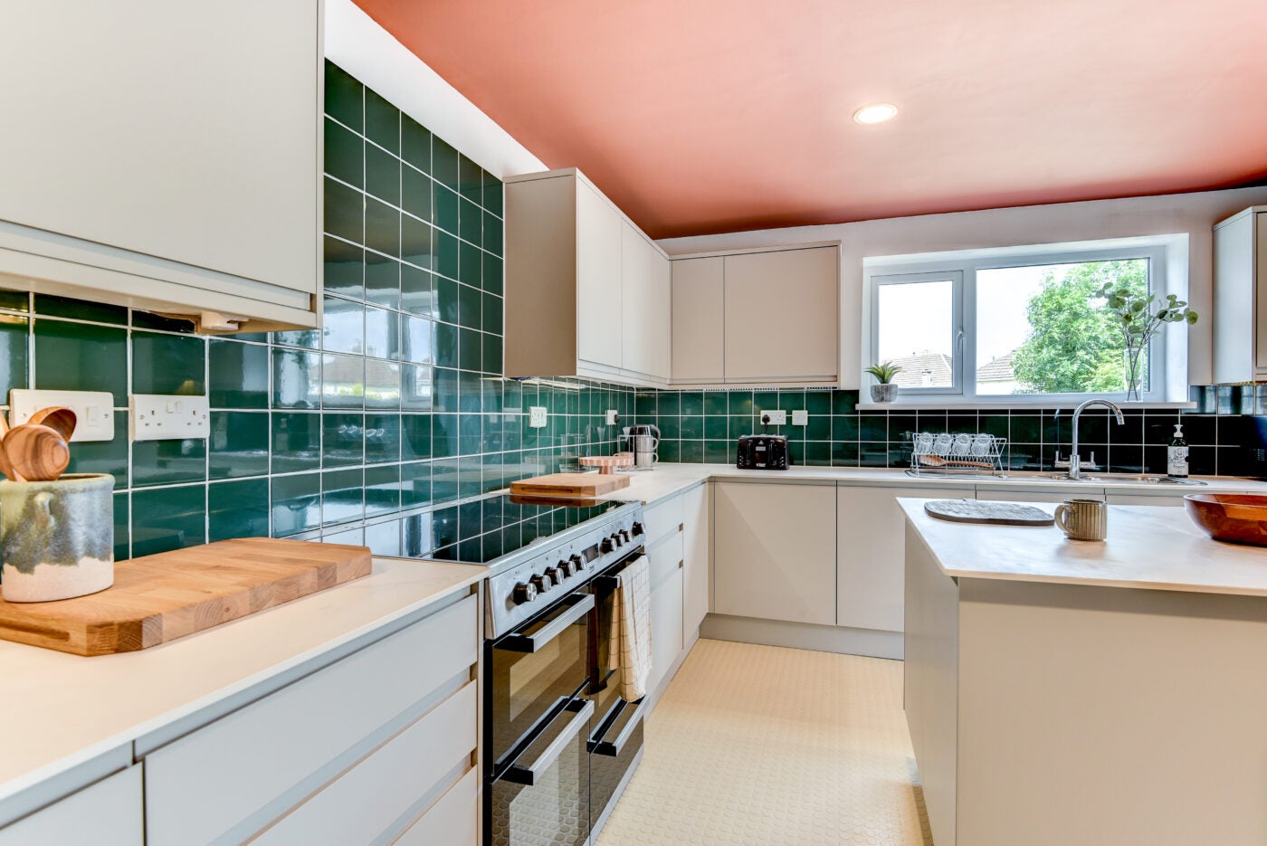 Flat Stothard Road in Bristol
