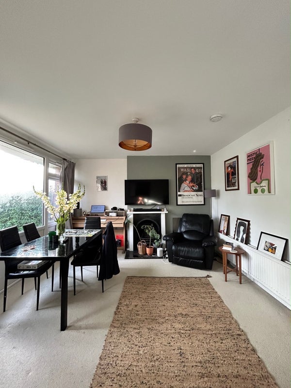 Flat Forsyth Gardens in Greater London