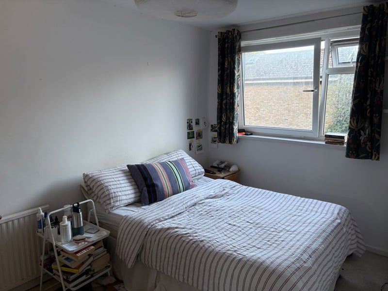 Flat Forsyth Gardens in Greater London