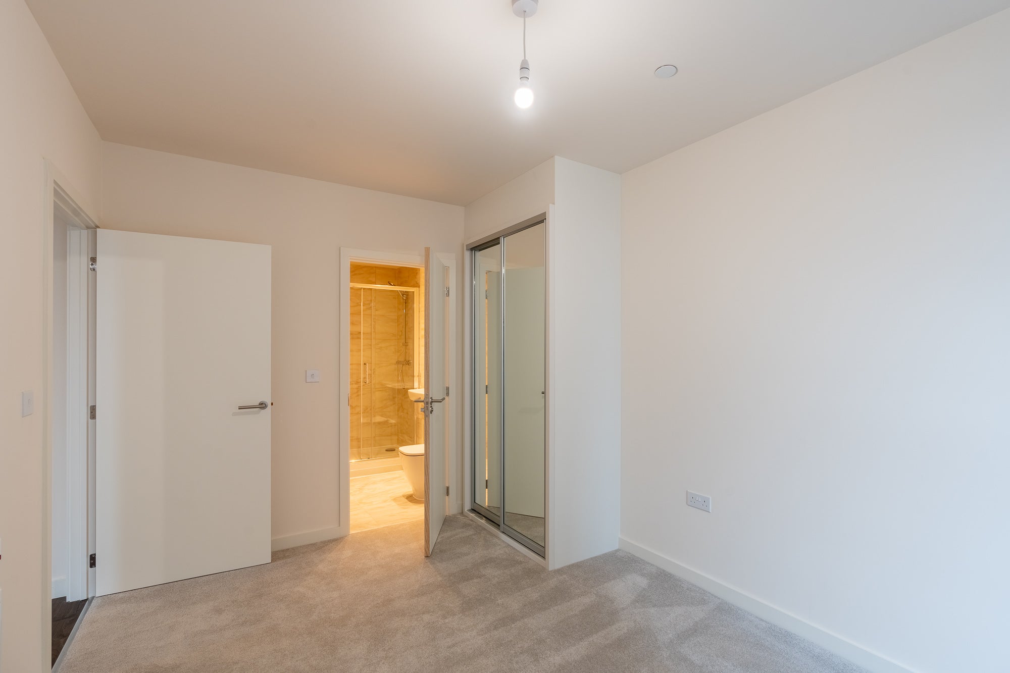 Flat Barratt Way in Greater London