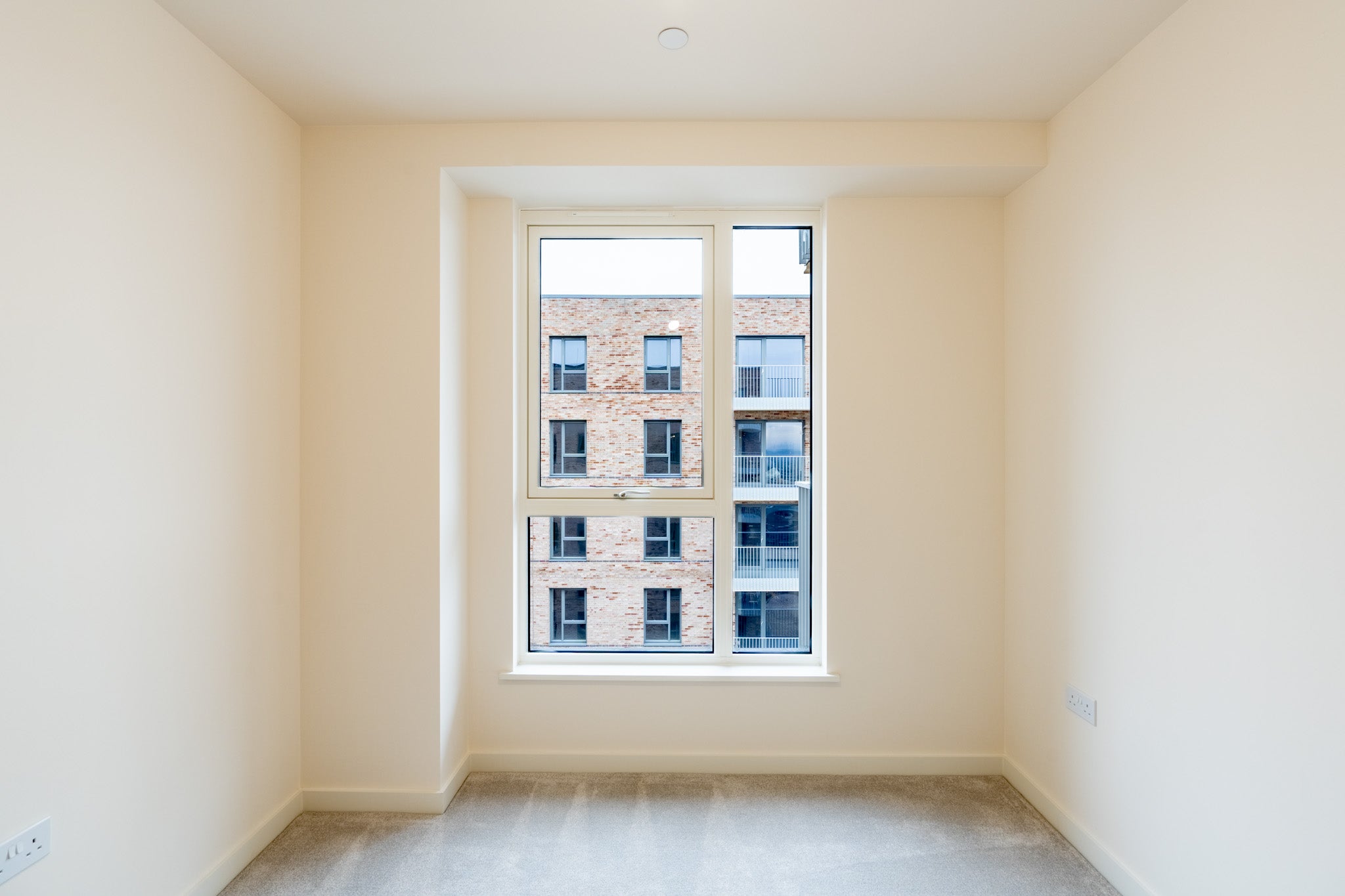 Flat Barratt Way in Greater London