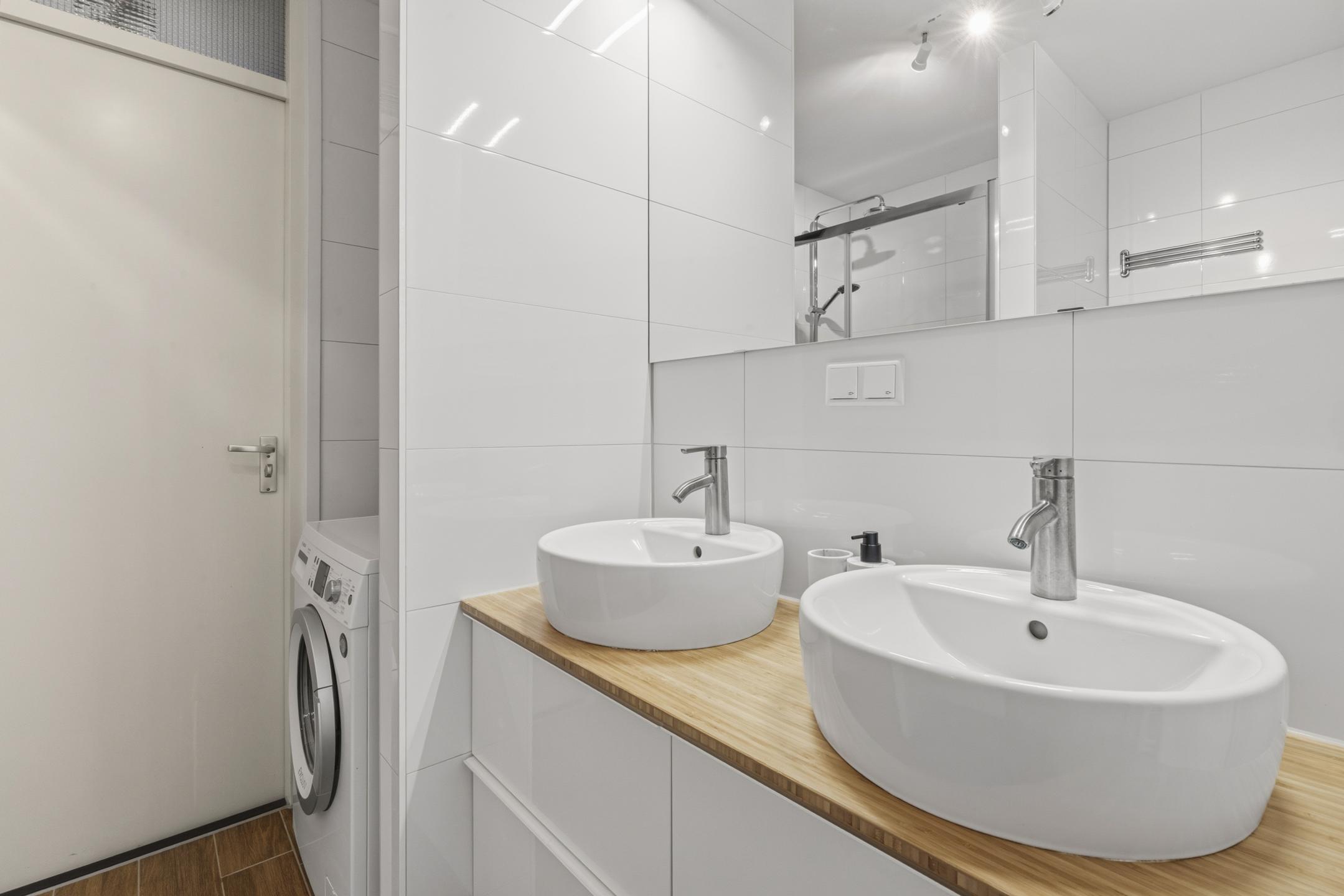 Tussenwoning te koop: Aquamarin 105, Weesp