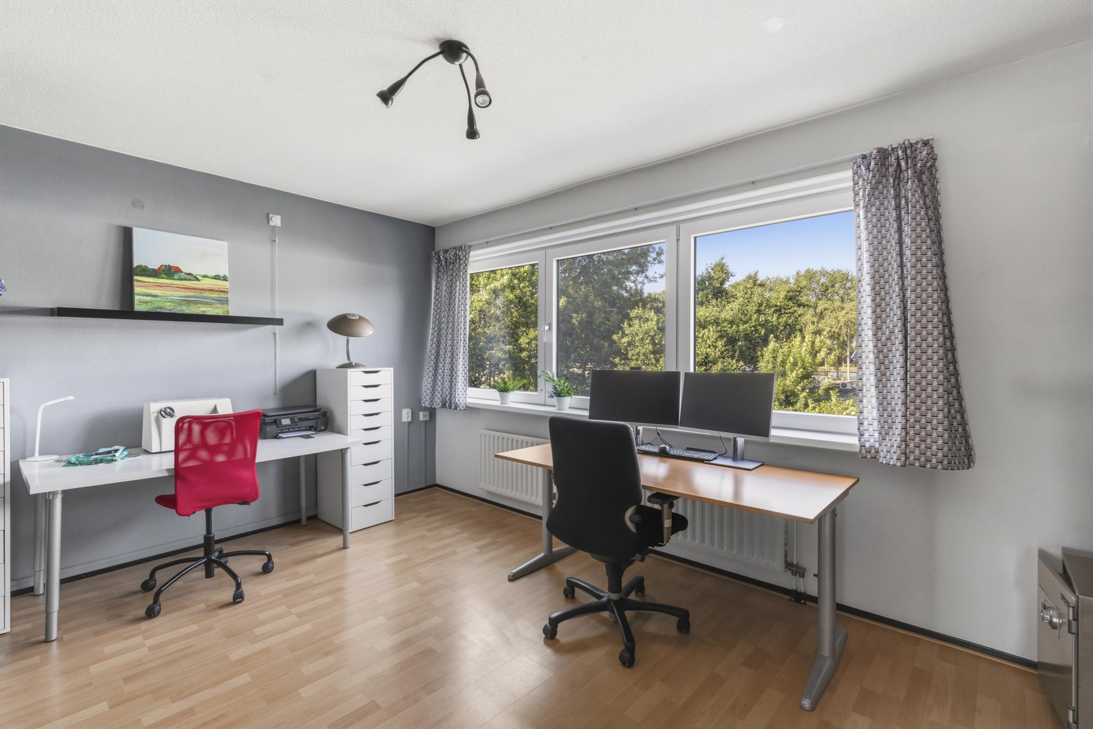 Tussenwoning te koop: Aquamarin 105, Weesp