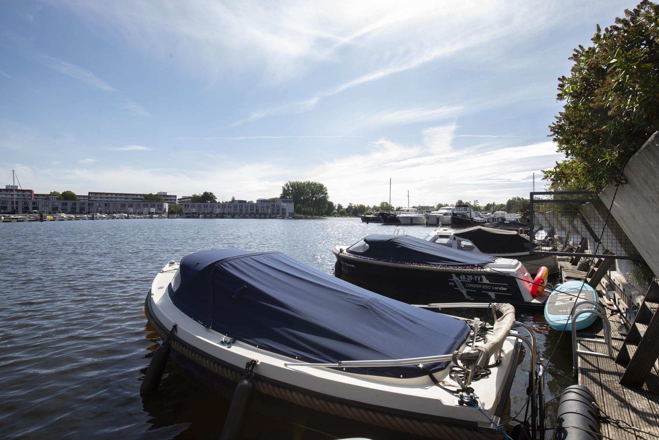 Tussenwoning te koop: Aquamarin 105, Weesp