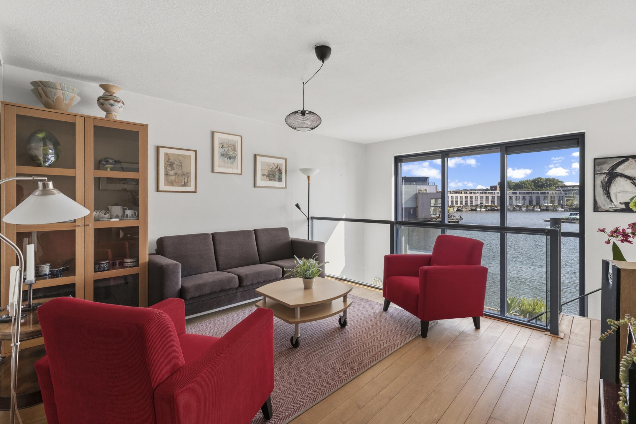 Tussenwoning te koop: Aquamarin 105, Weesp