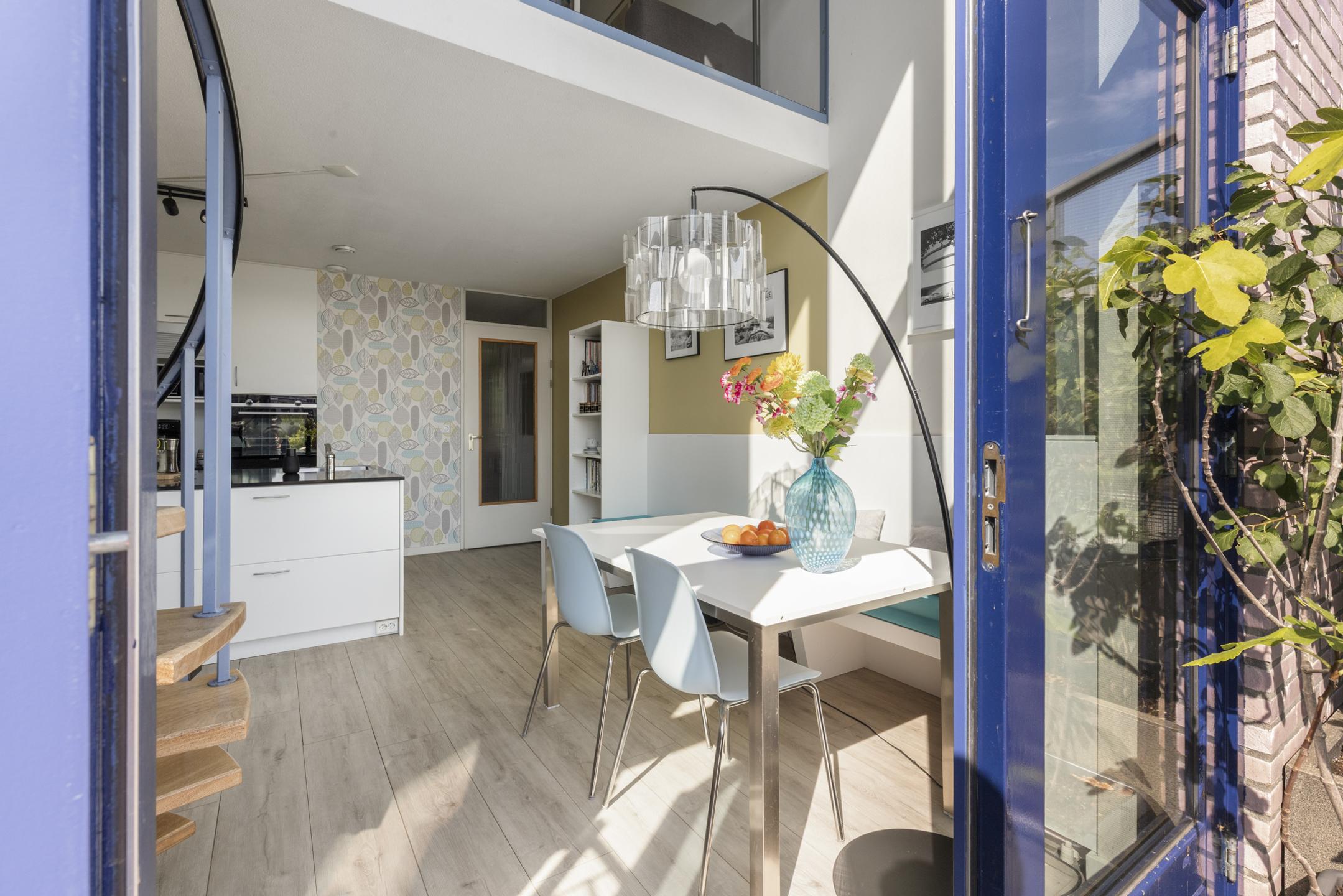 Tussenwoning te koop: Aquamarin 105, Weesp