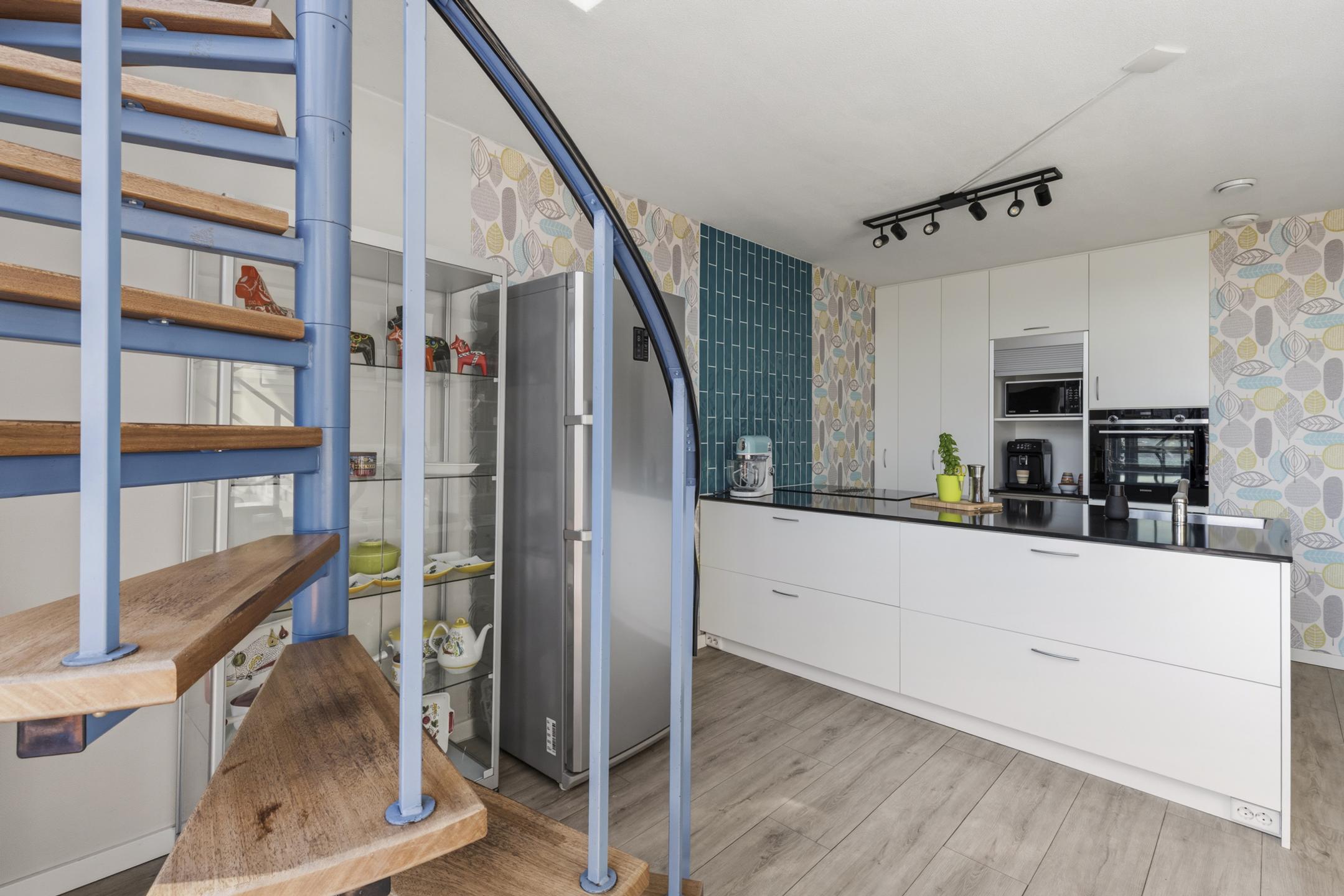 Tussenwoning te koop: Aquamarin 105, Weesp