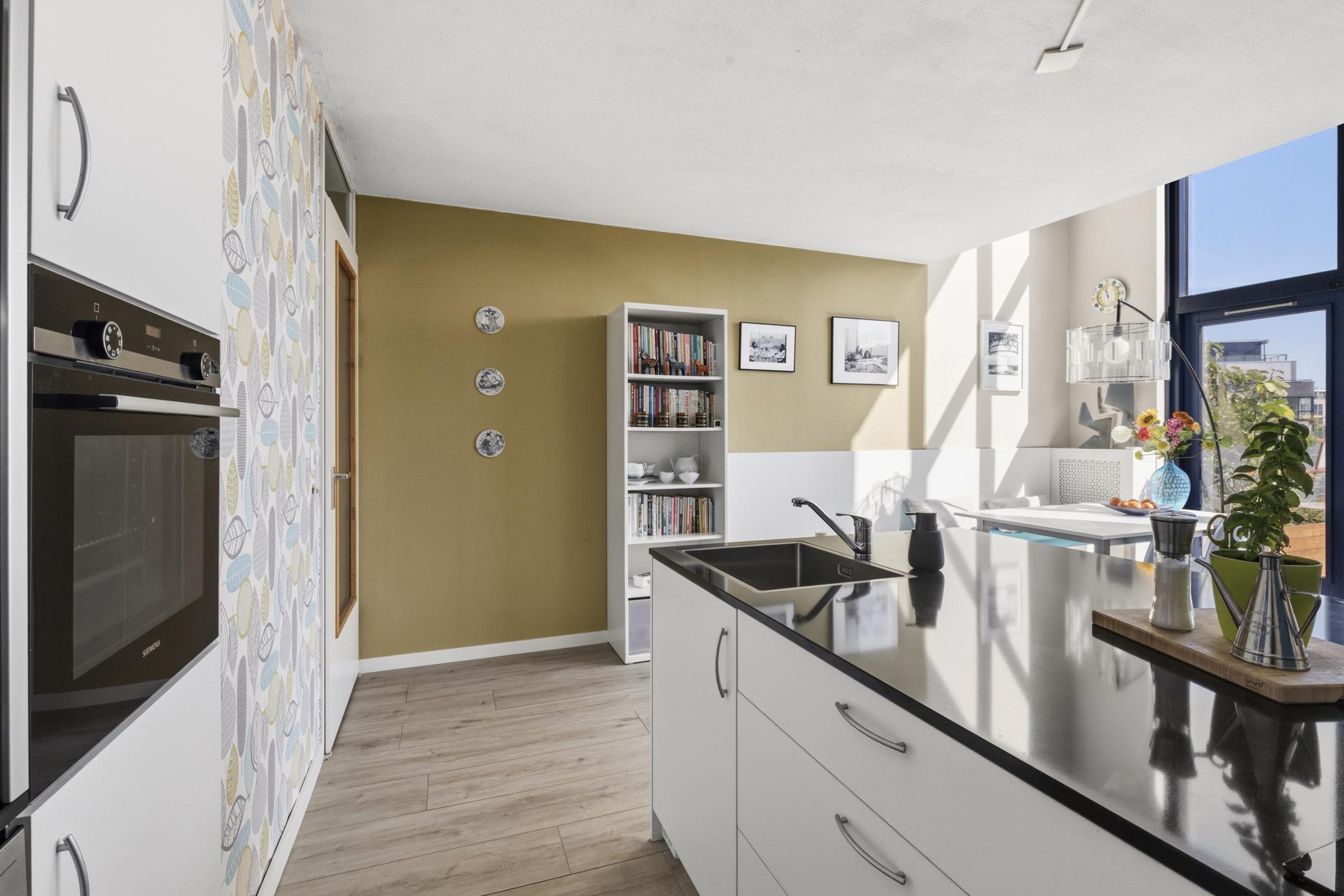 Tussenwoning te koop: Aquamarin 105, Weesp
