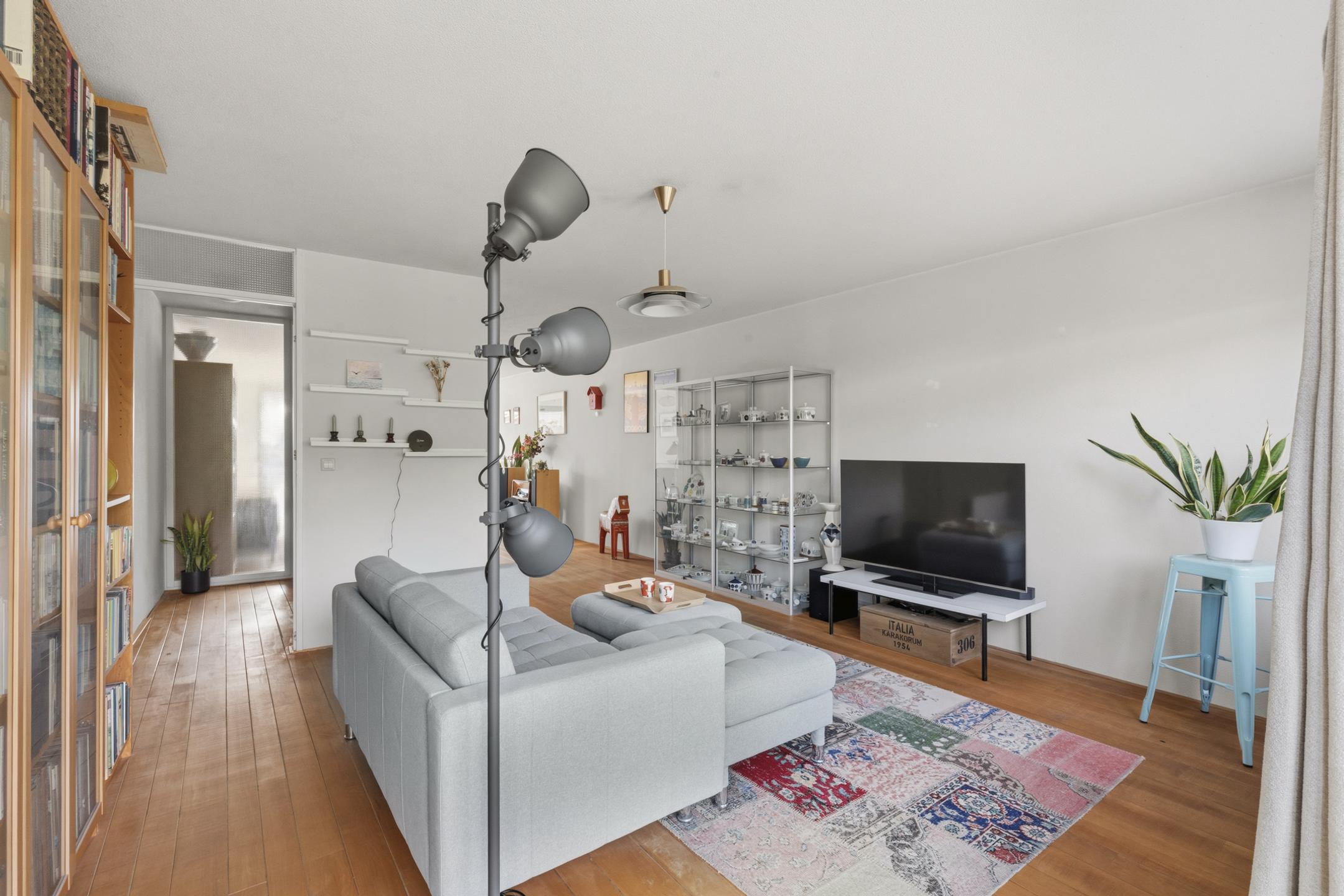 Tussenwoning te koop: Aquamarin 105, Weesp